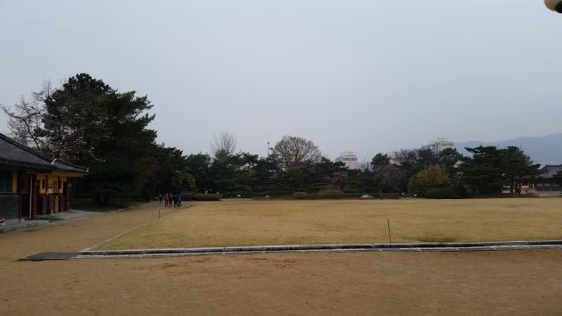 首露王陵内の風景